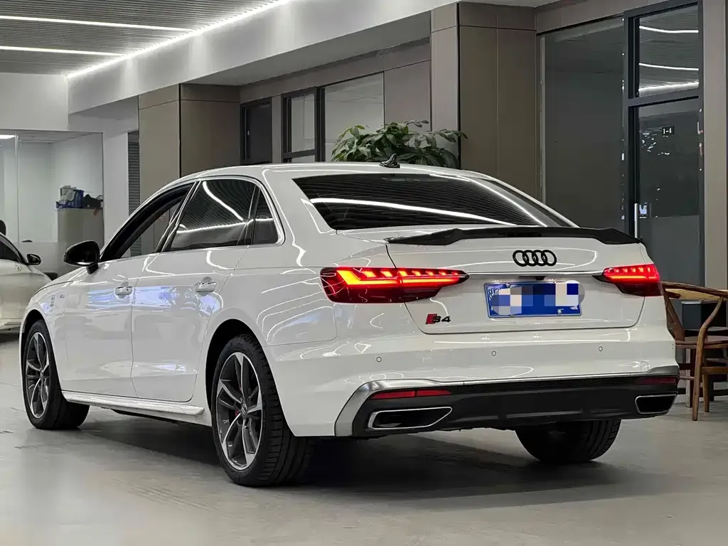 Audi A4L — фото 3