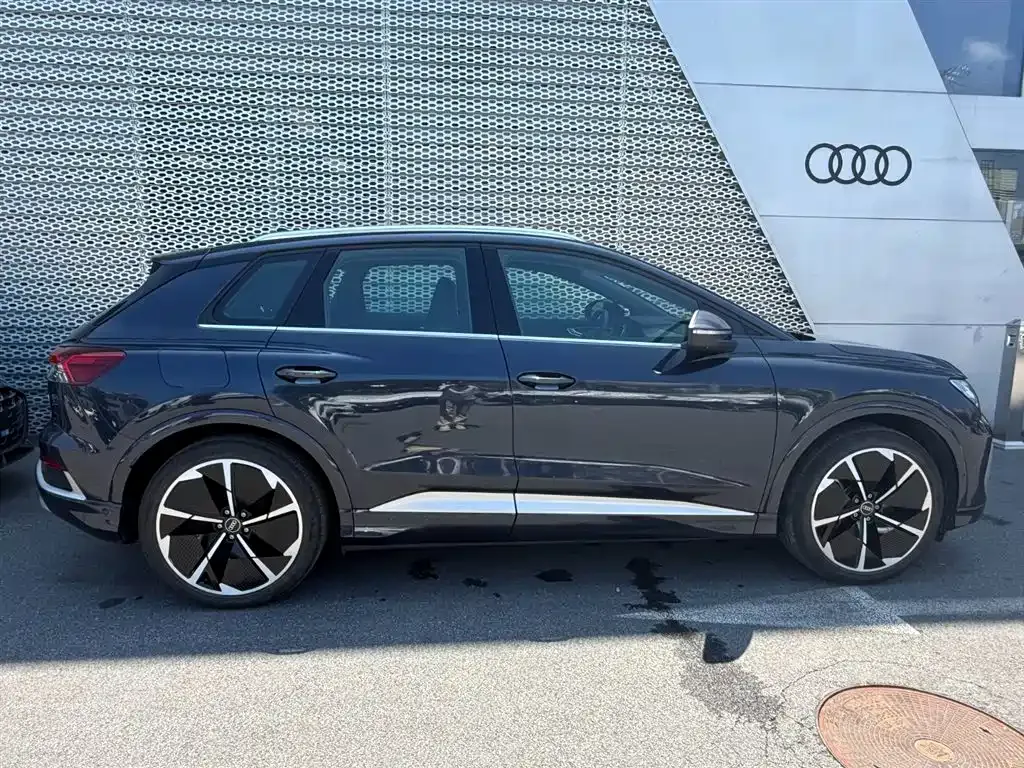 Audi Q4 e-tron — фото 6