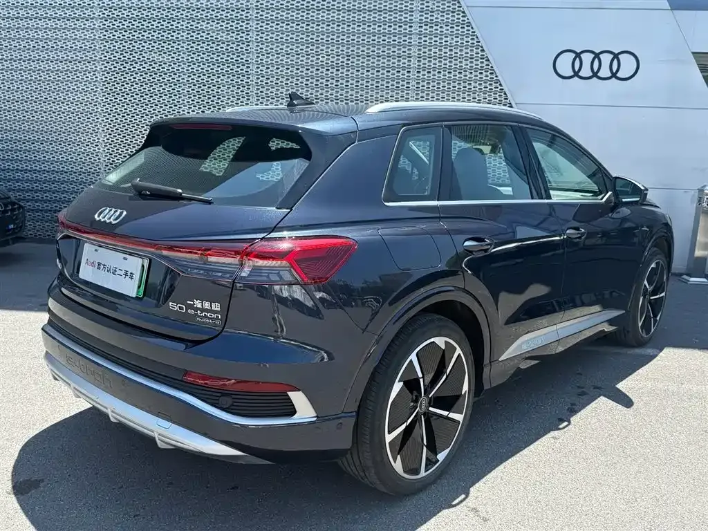 Audi Q4 e-tron — фото 7