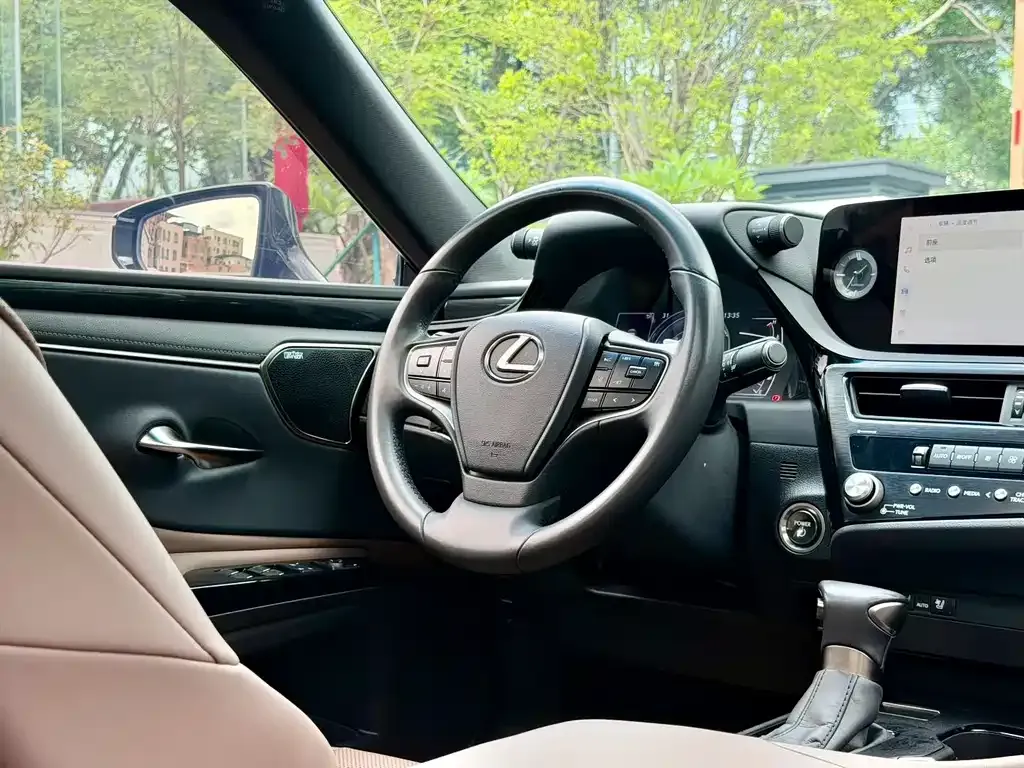 Lexus ES — фото 10