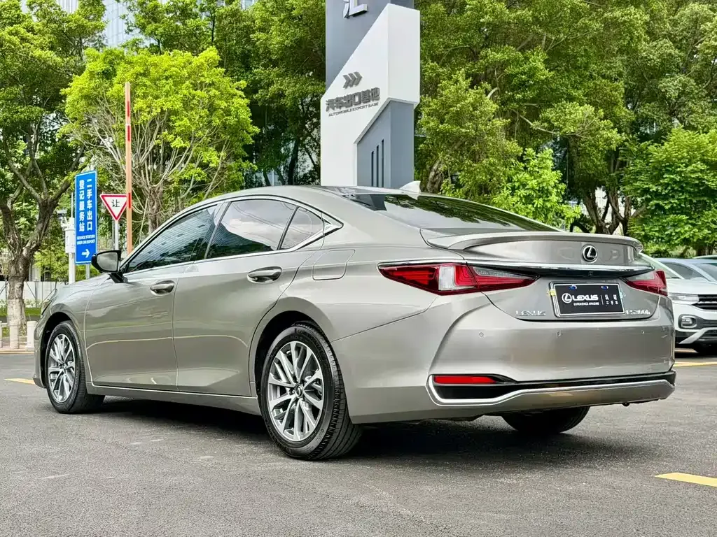 Lexus ES — фото 9