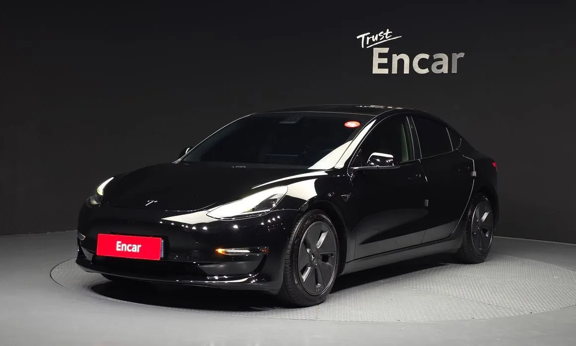 Tesla Model 3 — фото 1