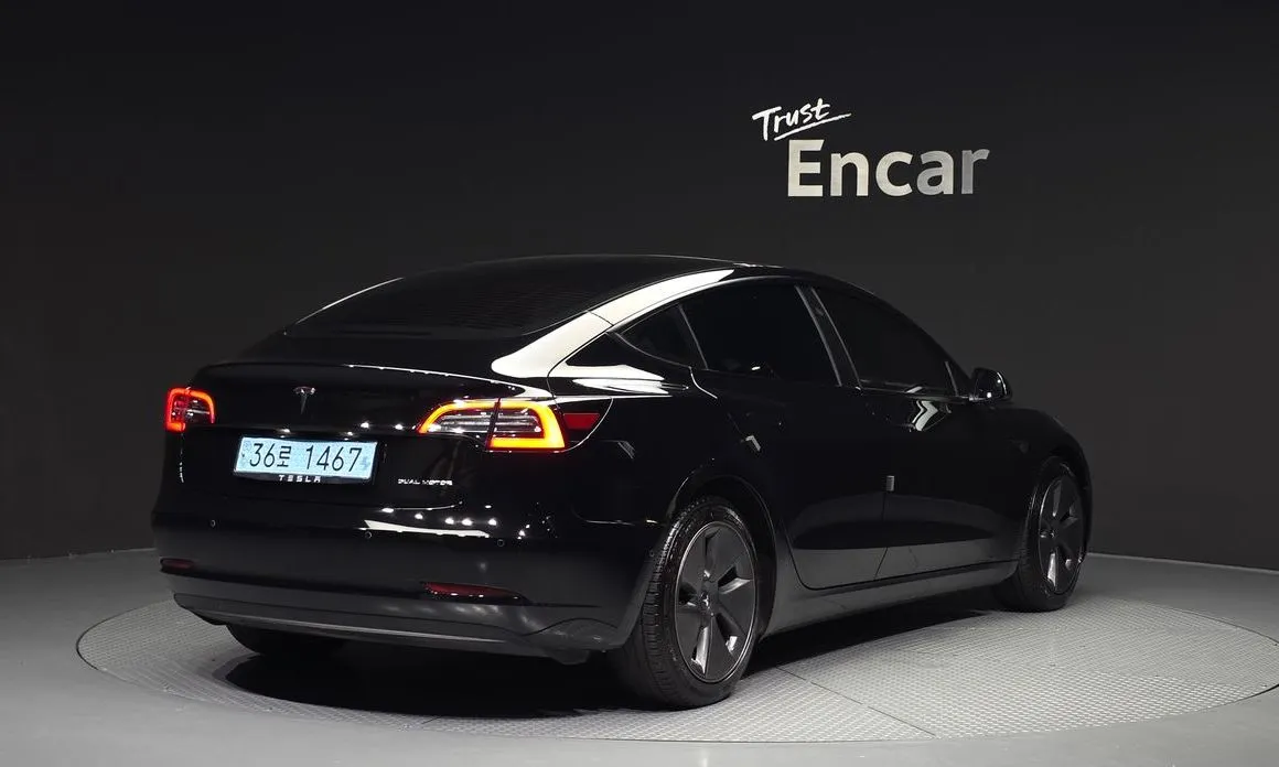 Tesla Model 3 — фото 4
