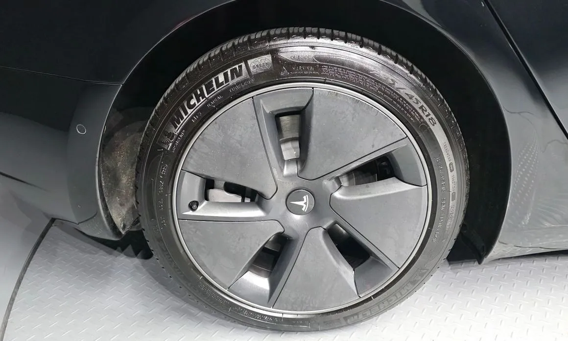 Tesla Model 3 — фото 2