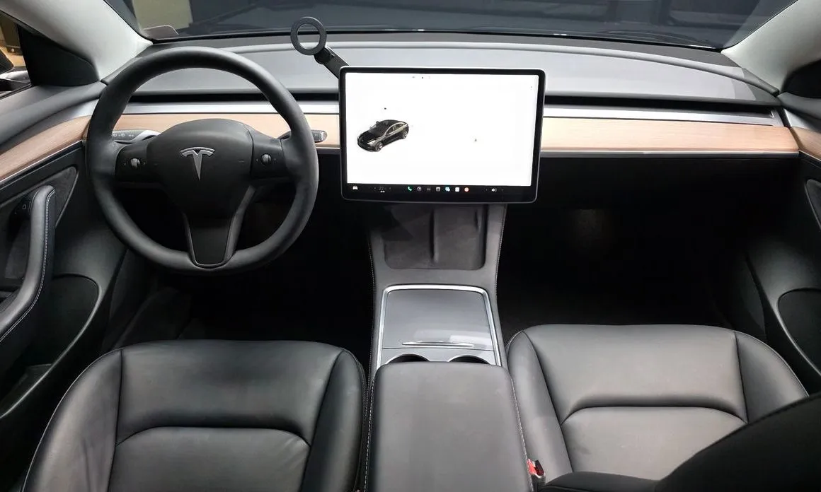 Tesla Model 3 — фото 3