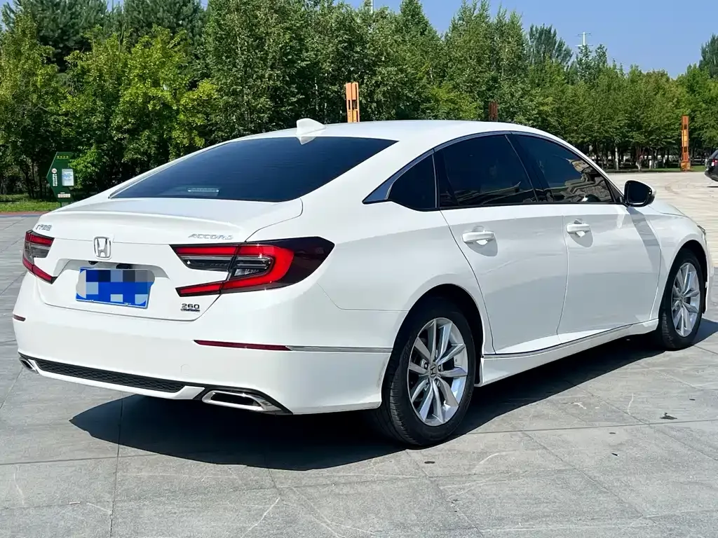 Honda Accord — фото 9