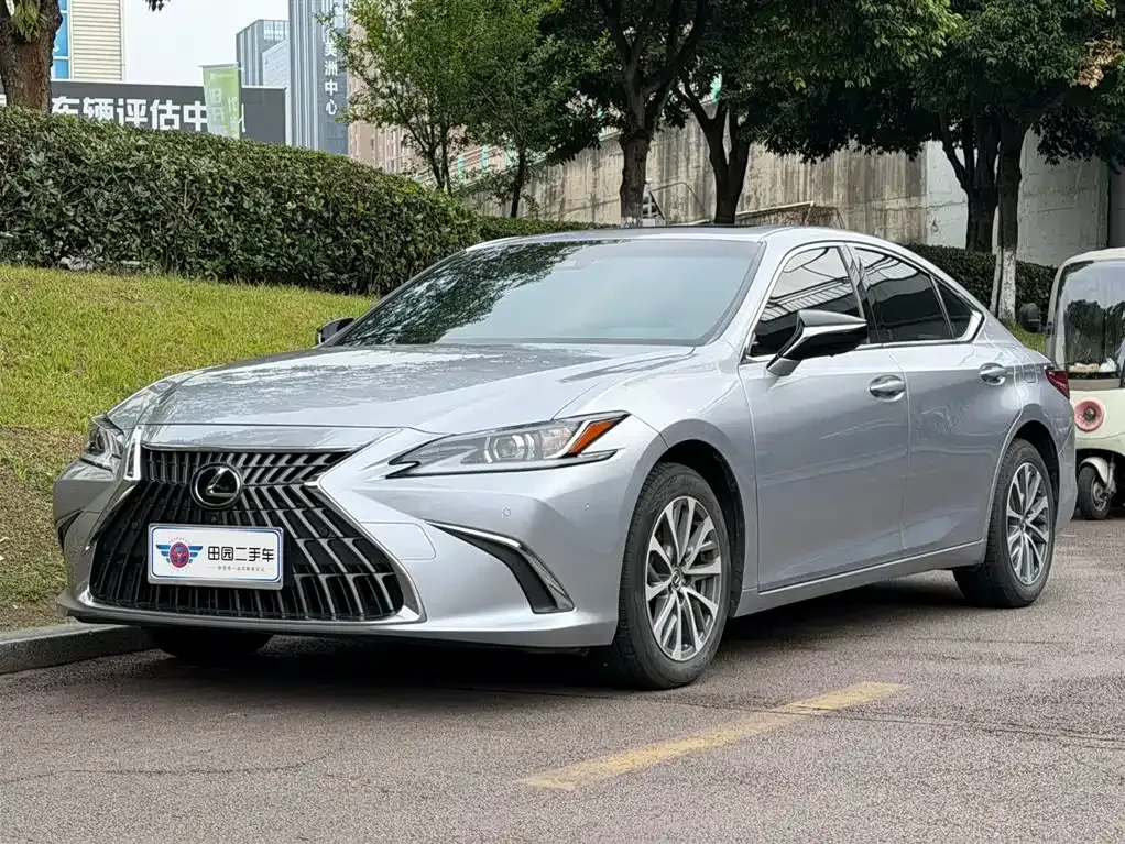 Lexus ES — фото 1