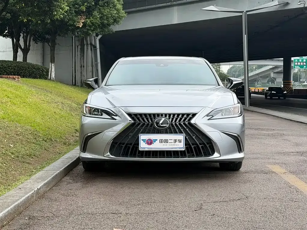 Lexus ES — фото 10