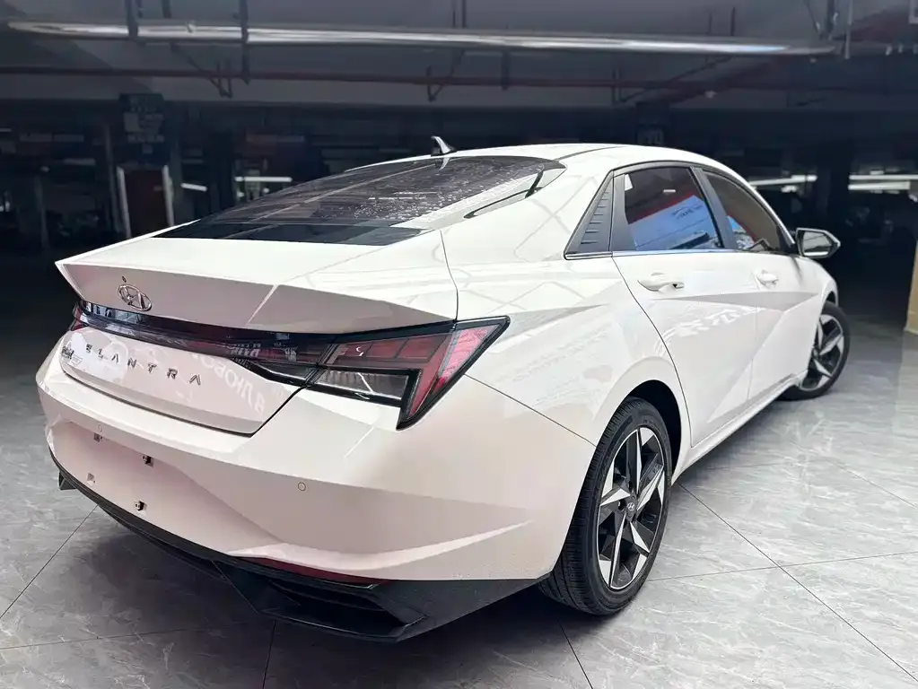 Hyundai Elantra — фото 2