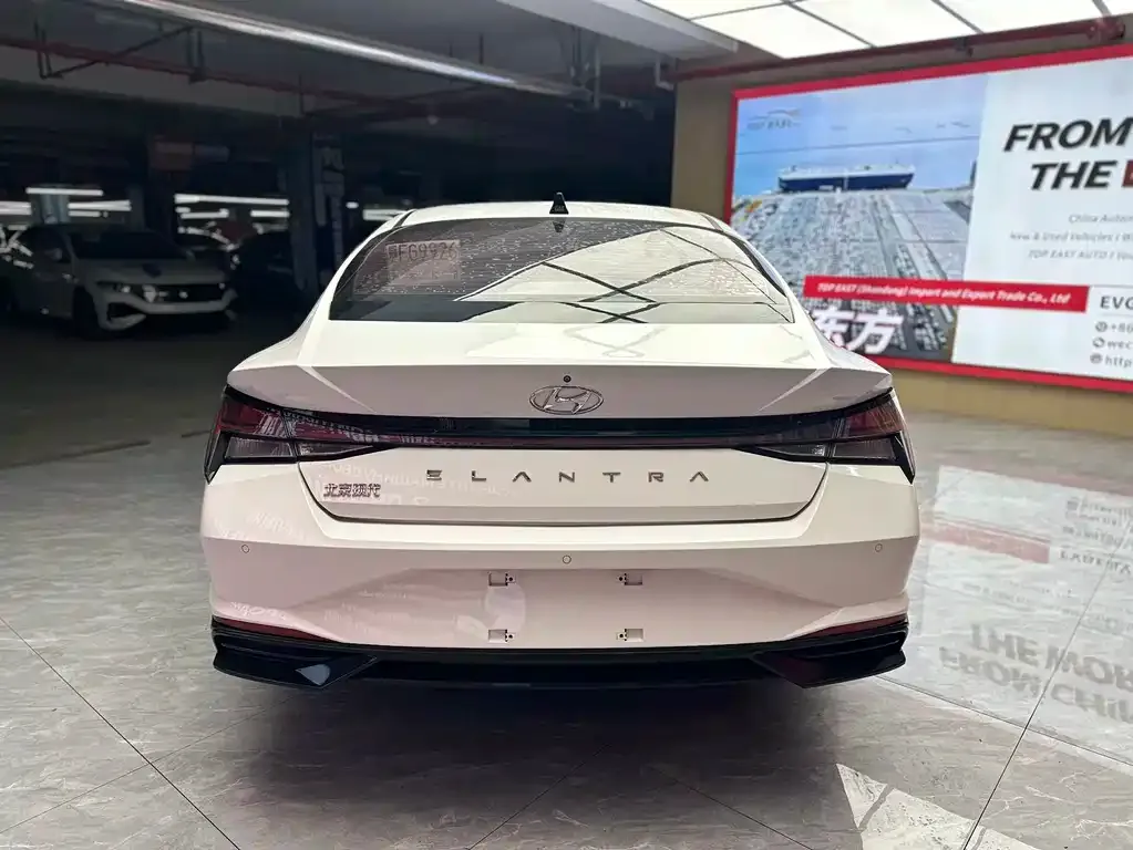 Hyundai Elantra — фото 3