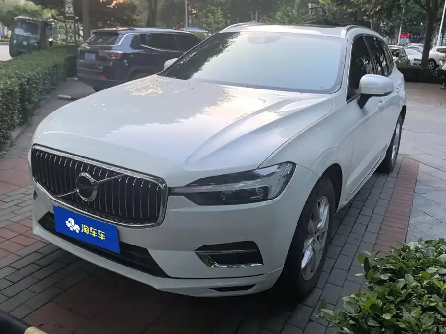 Volvo XC60 — фото 1