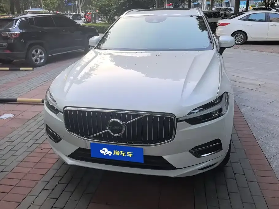Volvo XC60 — фото 10