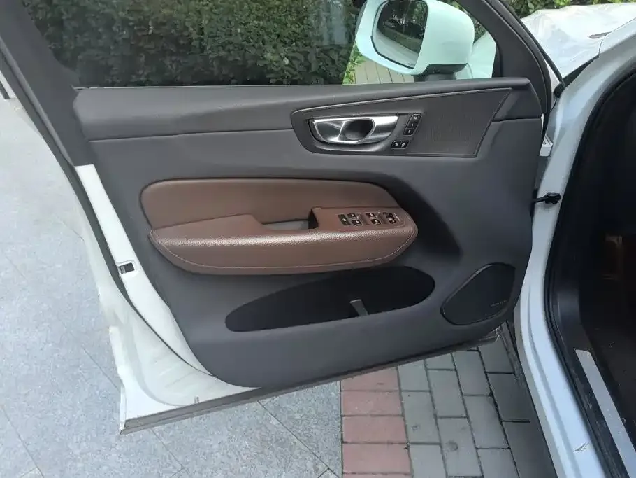 Volvo XC60 — фото 2
