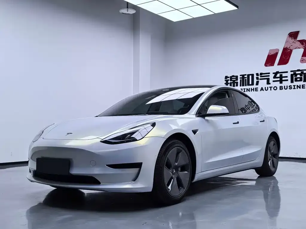 Tesla Model 3 — фото 1