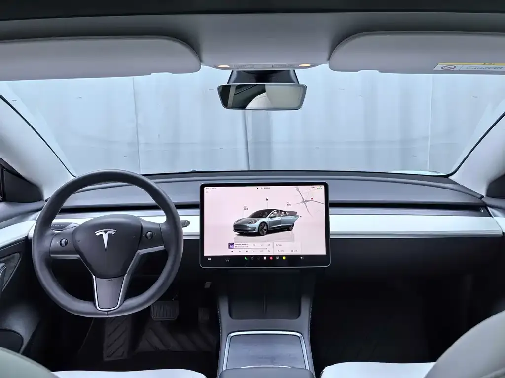 Tesla Model 3 — фото 5