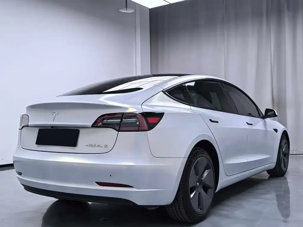Tesla Model 3 — фото 3