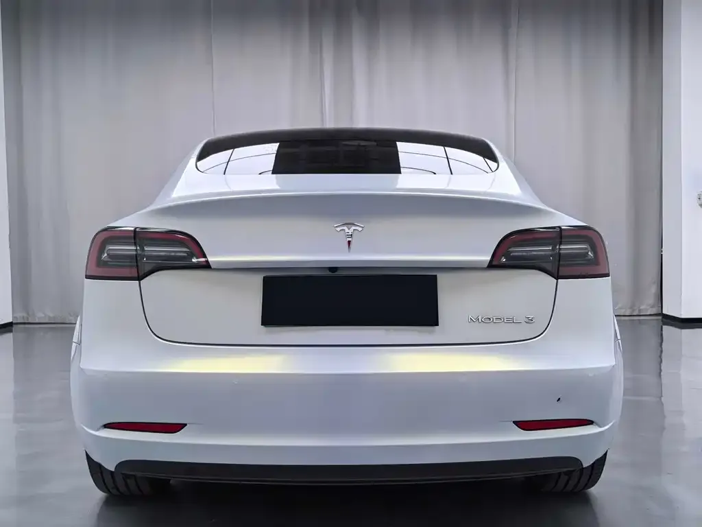 Tesla Model 3 — фото 2