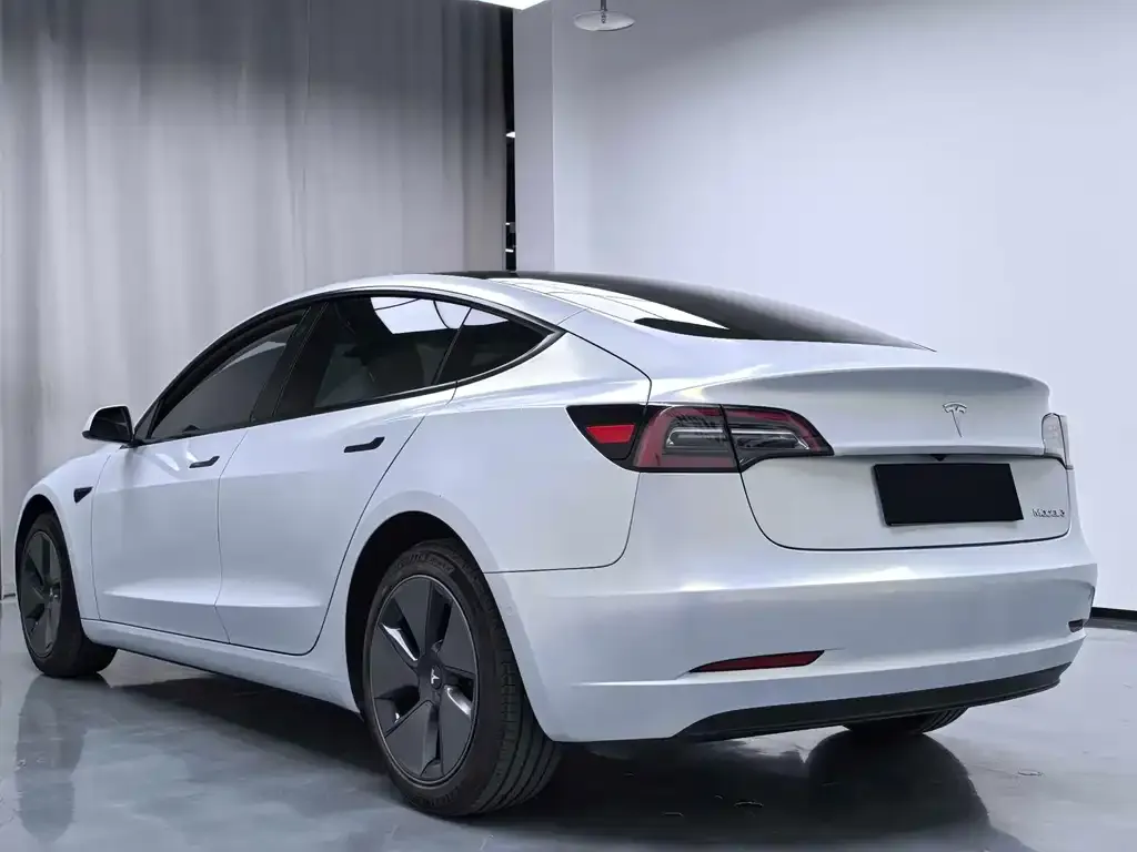 Tesla Model 3 — фото 6