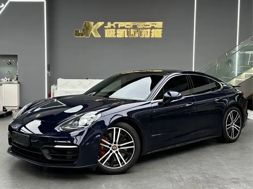 Porsche Panamera — фото 1