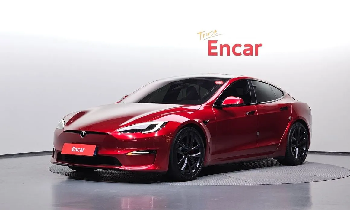 Tesla Model S — фото 1