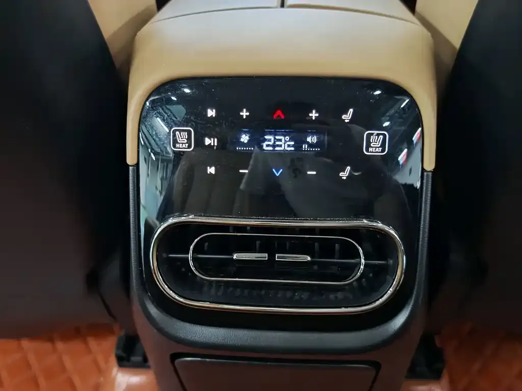Leapmotor C11 — фото 10