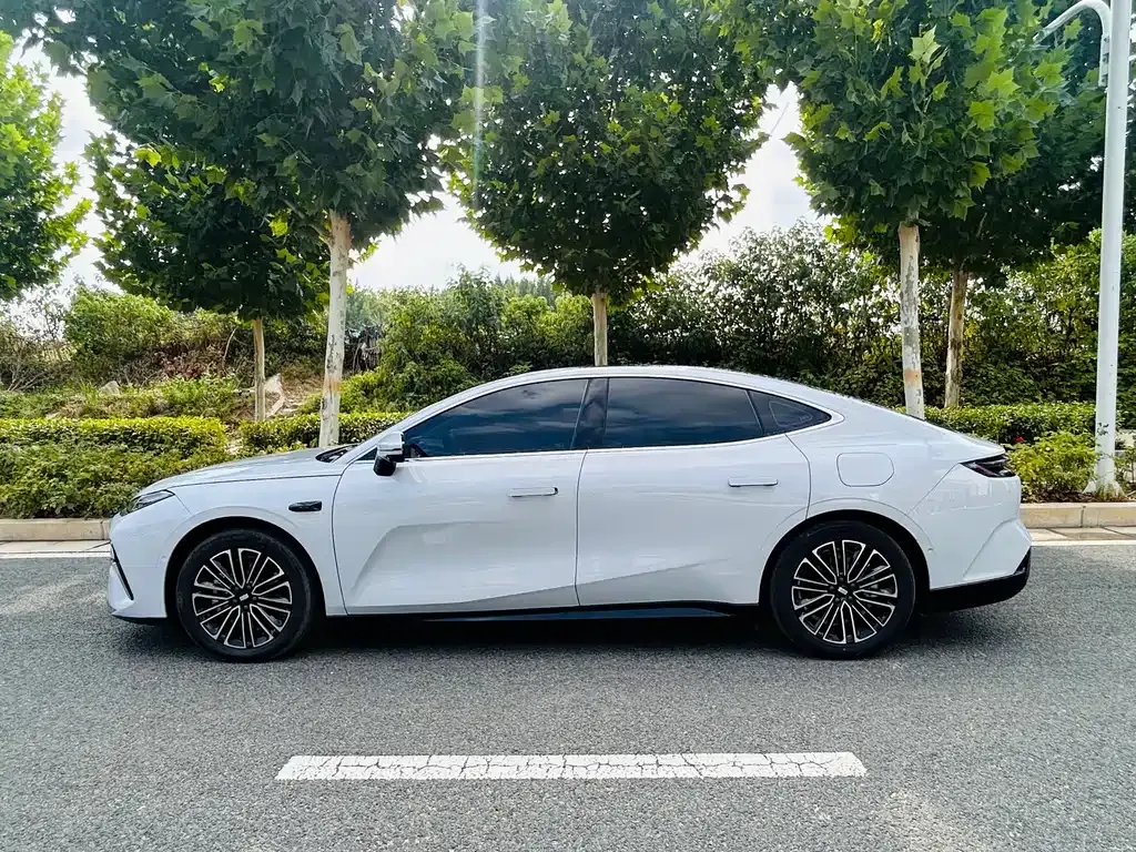 Geely Galaxy Xingyao 8 2025 из CN, фото 10