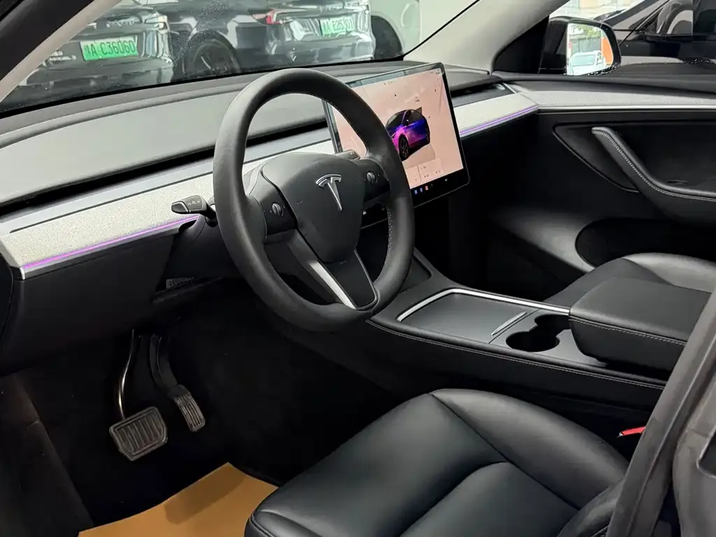 Tesla Model Y — фото 6