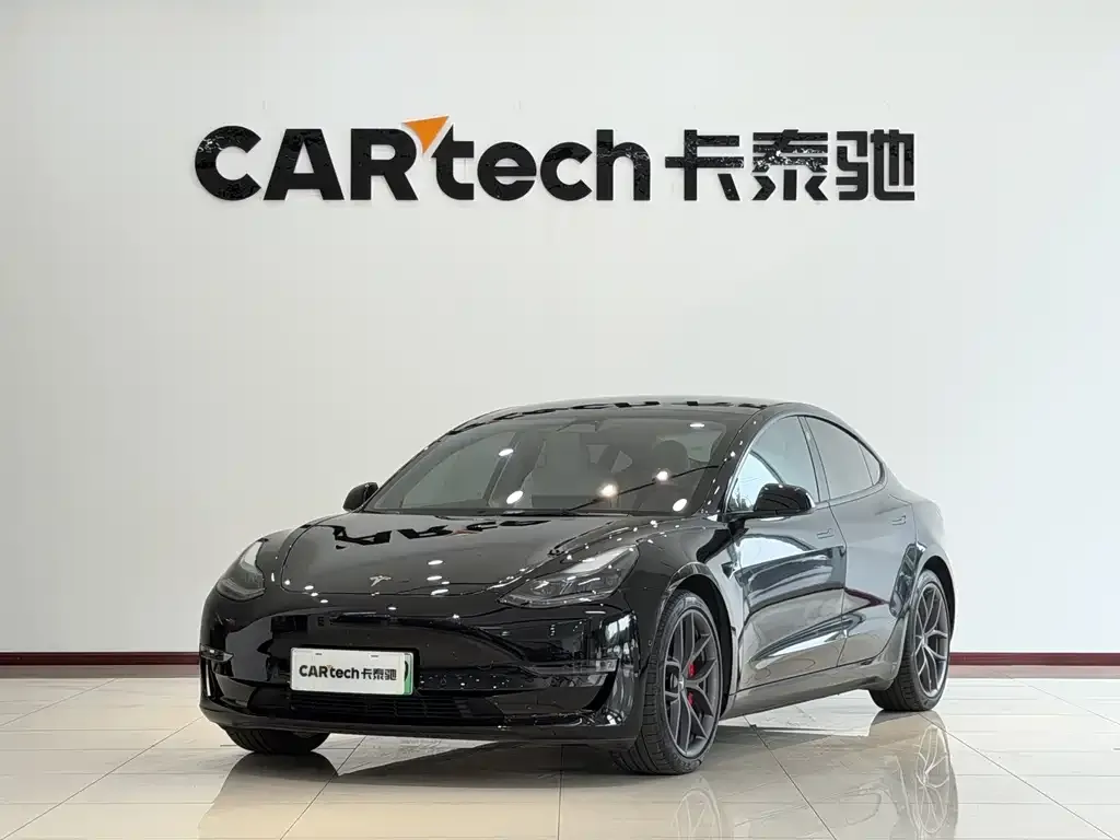 Tesla Model 3 — фото 1