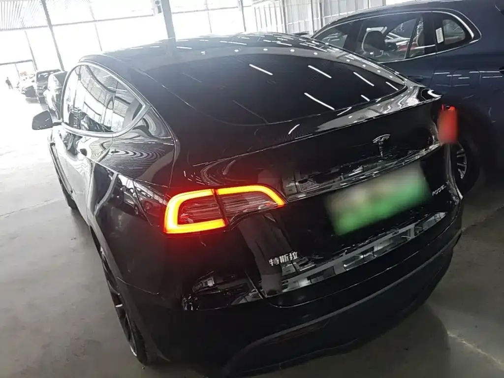 Tesla Model Y — фото 9