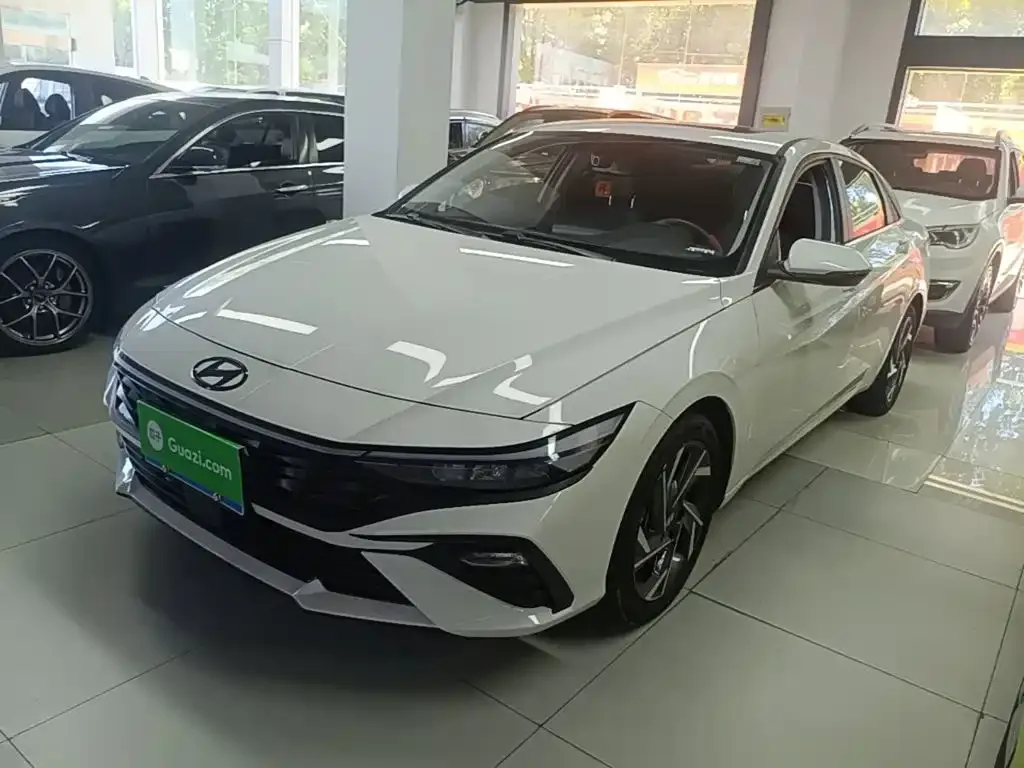 Hyundai Elantra — фото 5
