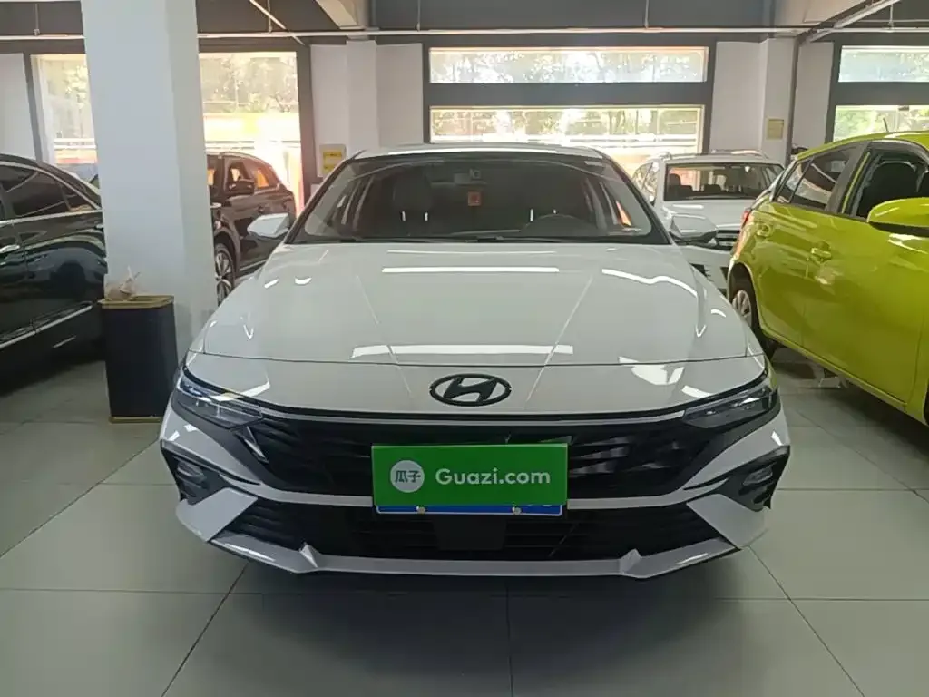 Hyundai Elantra — фото 4