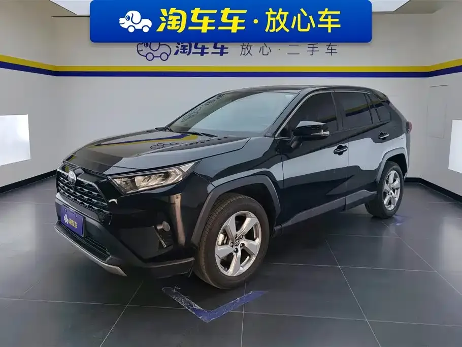 Toyota RAV4 — фото 1