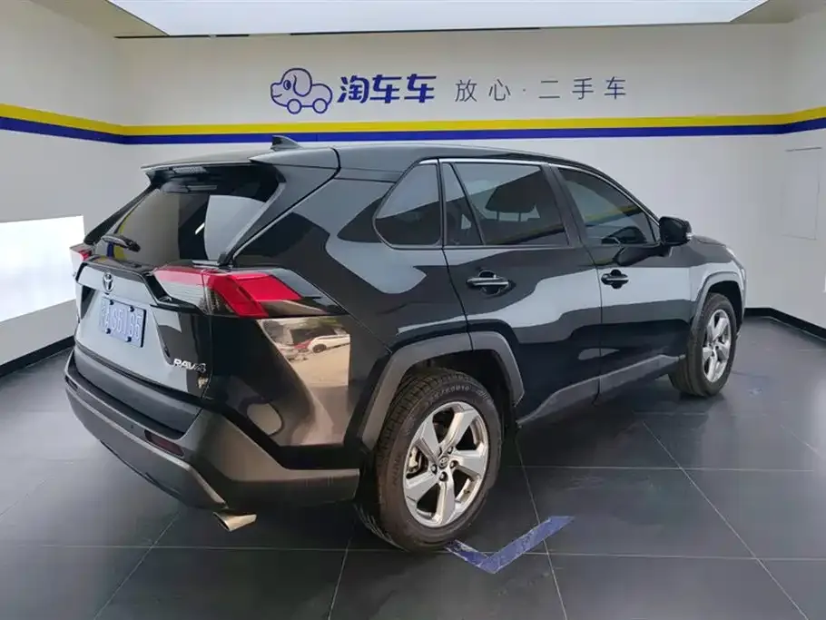 Toyota RAV4 — фото 3