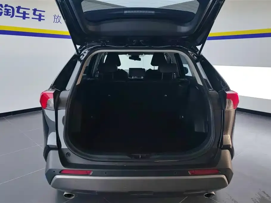 Toyota RAV4 — фото 9