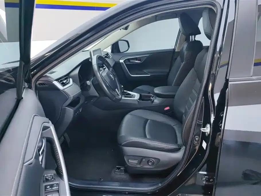 Toyota RAV4 — фото 4