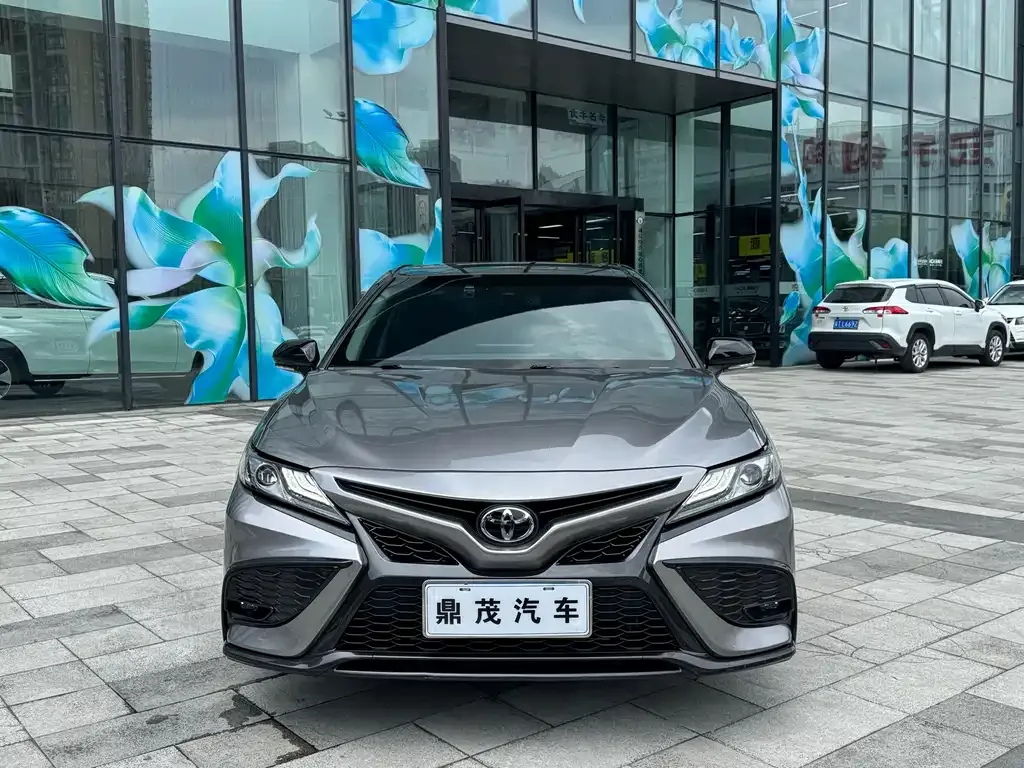 Toyota Camry — фото 4
