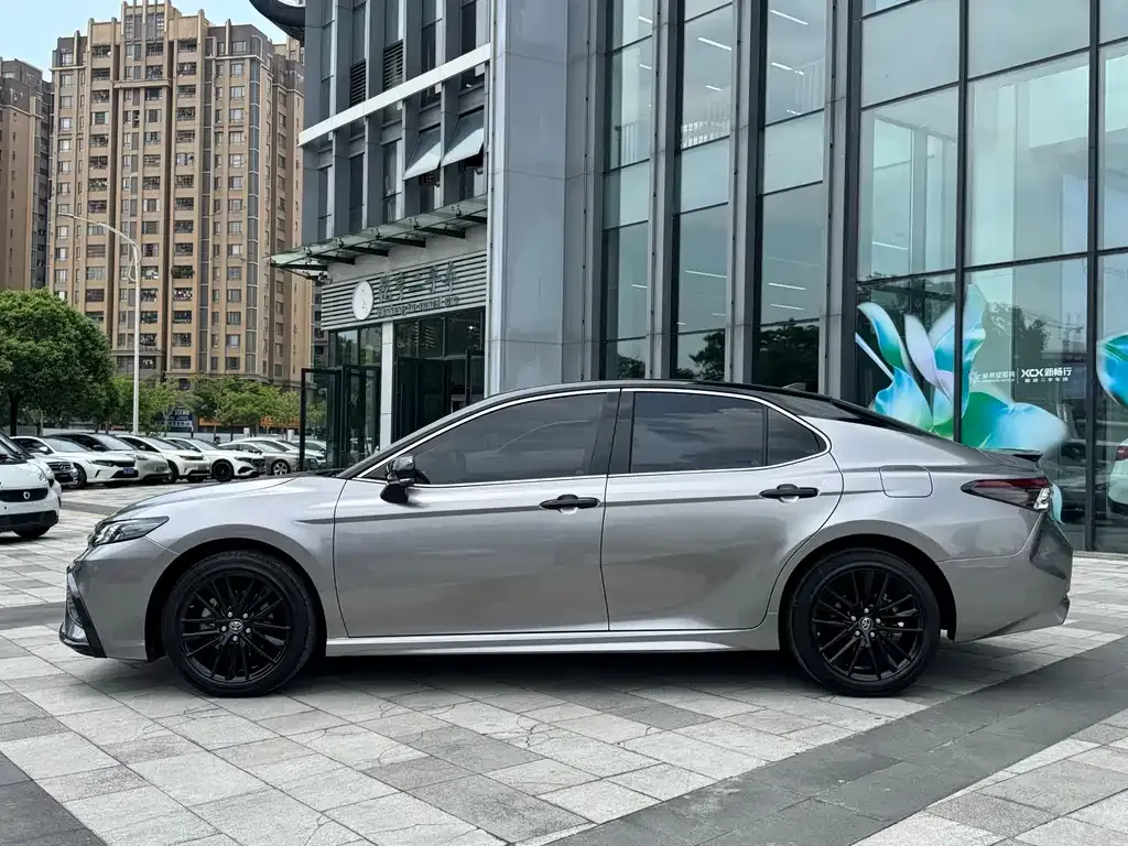 Toyota Camry — фото 8