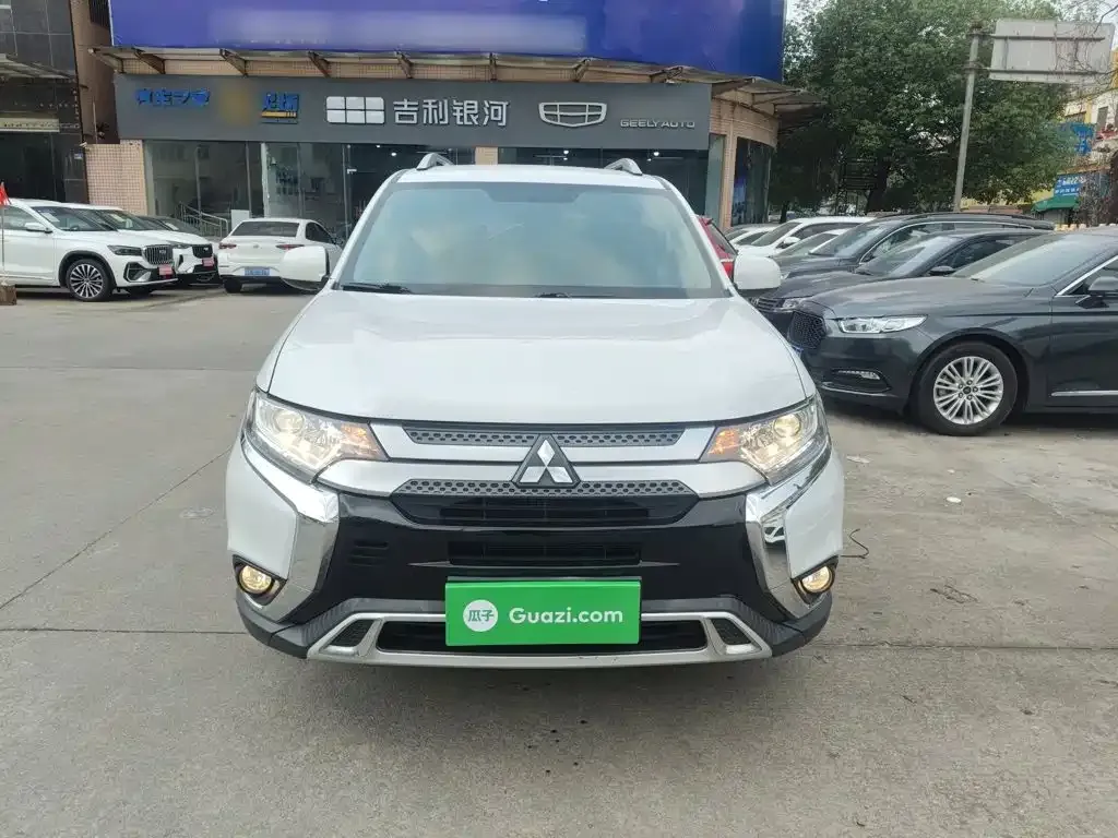 Mitsubishi Outlander — фото 5