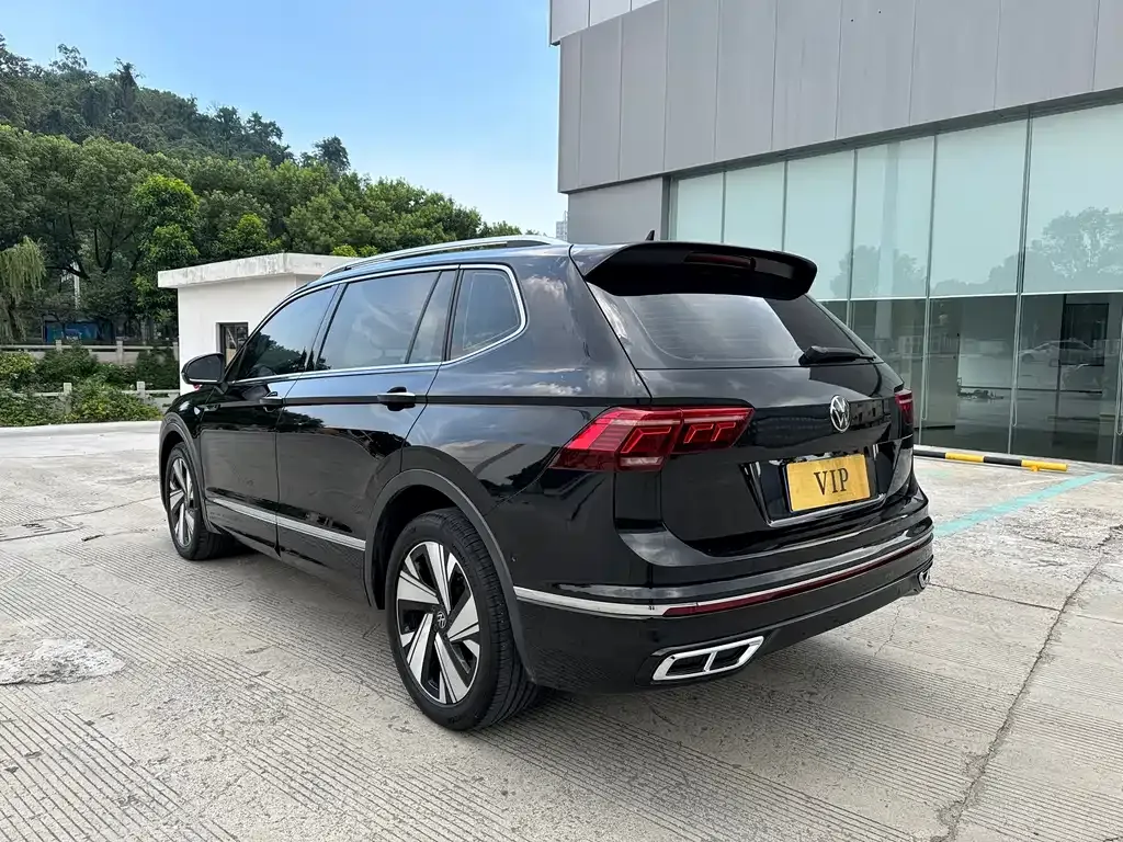 Volkswagen Tiguan L — фото 5