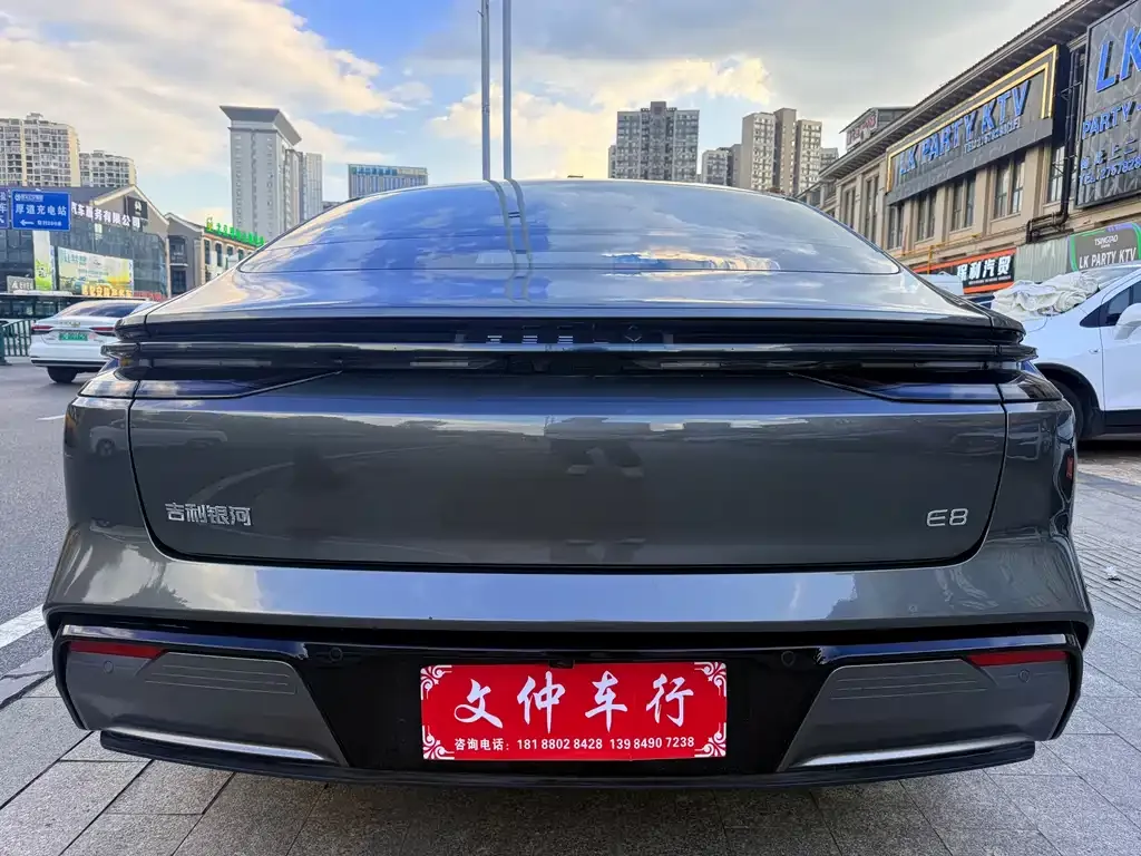 Geely Galaxy E8 — фото 6