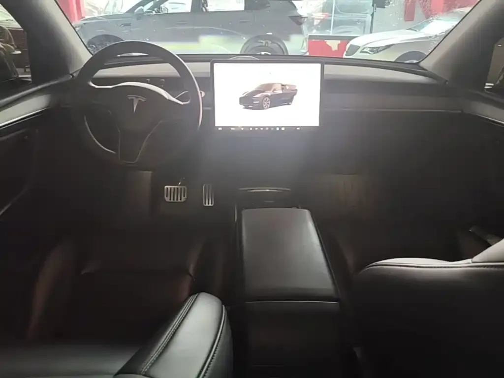 Tesla Model Y — фото 10