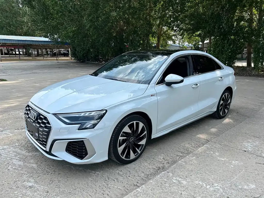 Audi A3 — фото 1