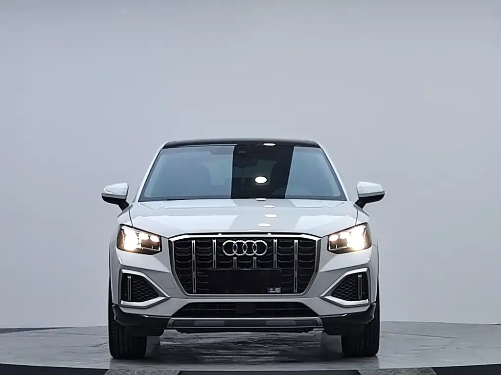 Audi Q2L — фото 6