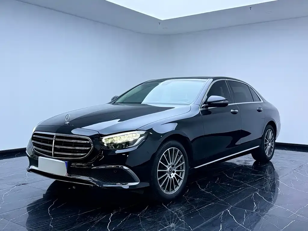 Mercedes-Benz E-Class — фото 1