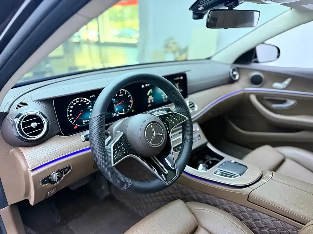 Mercedes-Benz E-Class — фото 4