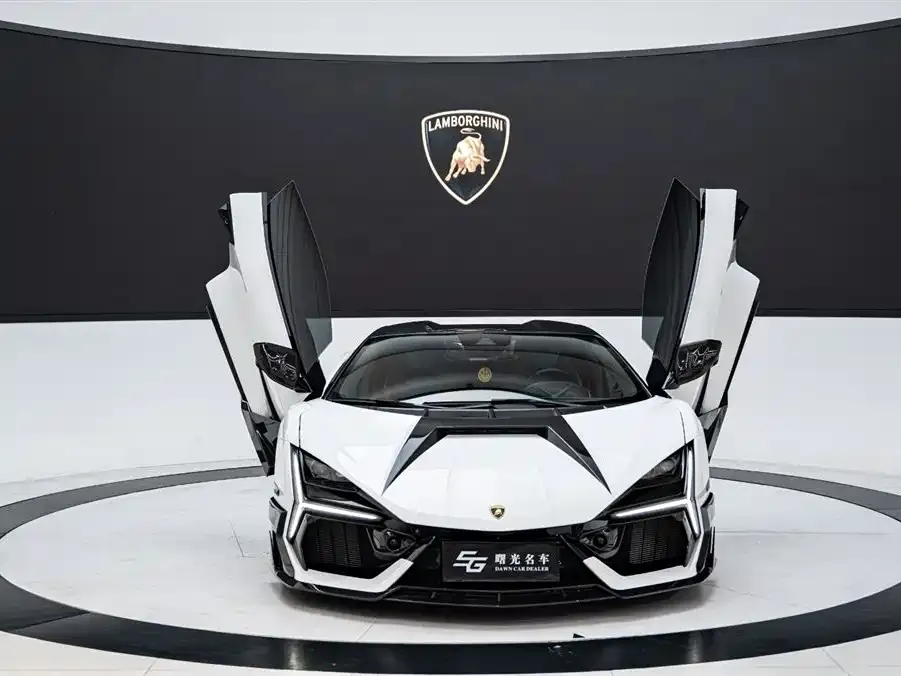 Lamborghini Revuelto — фото 2