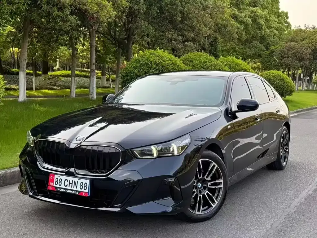 BMW 5 Series — фото 1