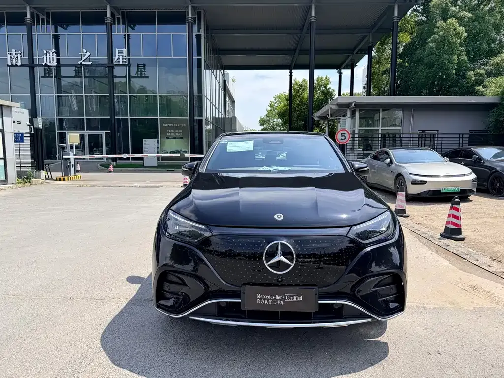 Mercedes-Benz EQE SUV — фото 4