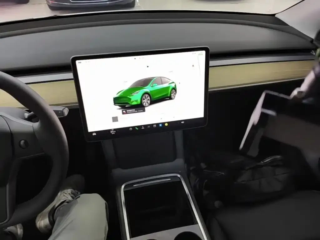 Tesla Model Y — фото 3