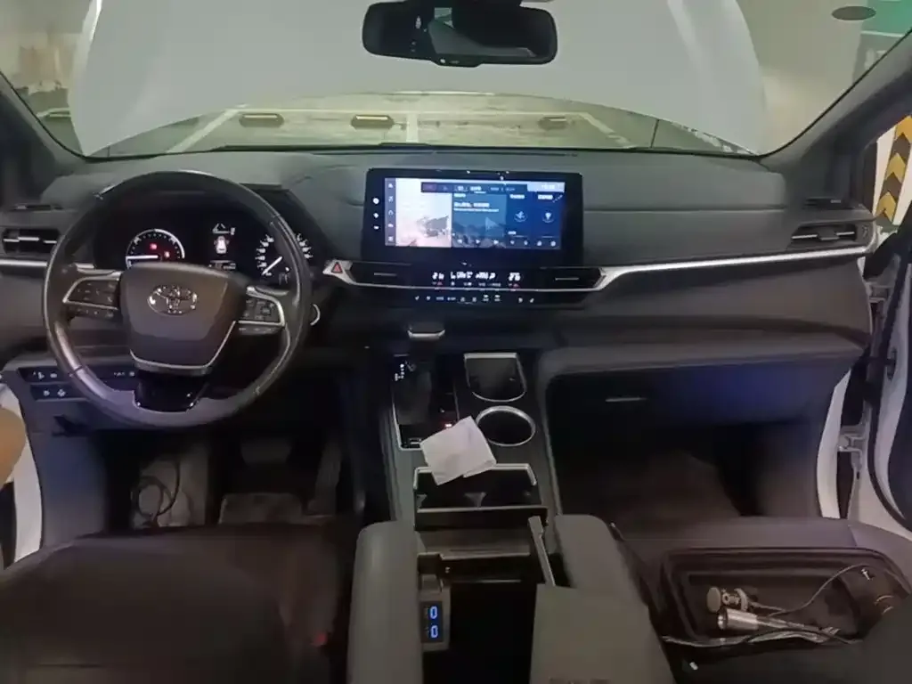 Toyota Sienna — фото 2